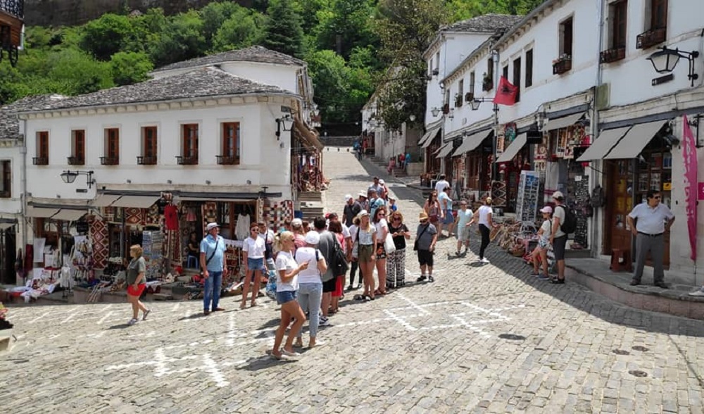 Udhetimet per pushime rriten me 93 per qind, 700 mije turiste ne Tetor 